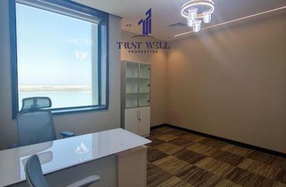Business Centre - Studio - 4 Bathrooms for rent in Dar Al Salam Building - Corniche Road - Abu Dhabi