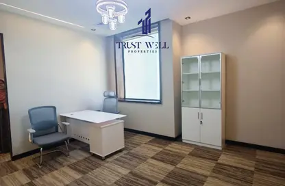 مركز أعمال - استوديو - 4 حمامات للايجار في بناية دار السلام - شارع الكورنيش - أبوظبي