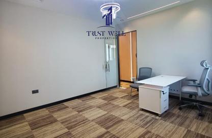 Business Centre - Studio - 4 Bathrooms for rent in Dar Al Salam Building - Corniche Road - Abu Dhabi