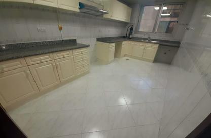 Apartment - 3 - 3 for rent in Tourist Club Area - Abu Dhabi