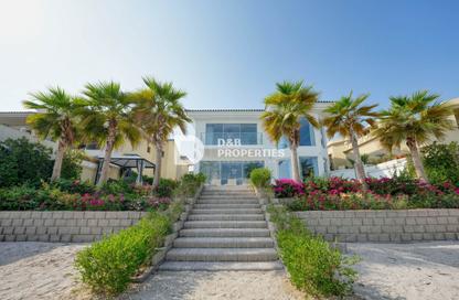 Villa - 5 Bedrooms - 7 Bathrooms for rent in Garden Homes Frond D - Garden Homes - Palm Jumeirah - Dubai