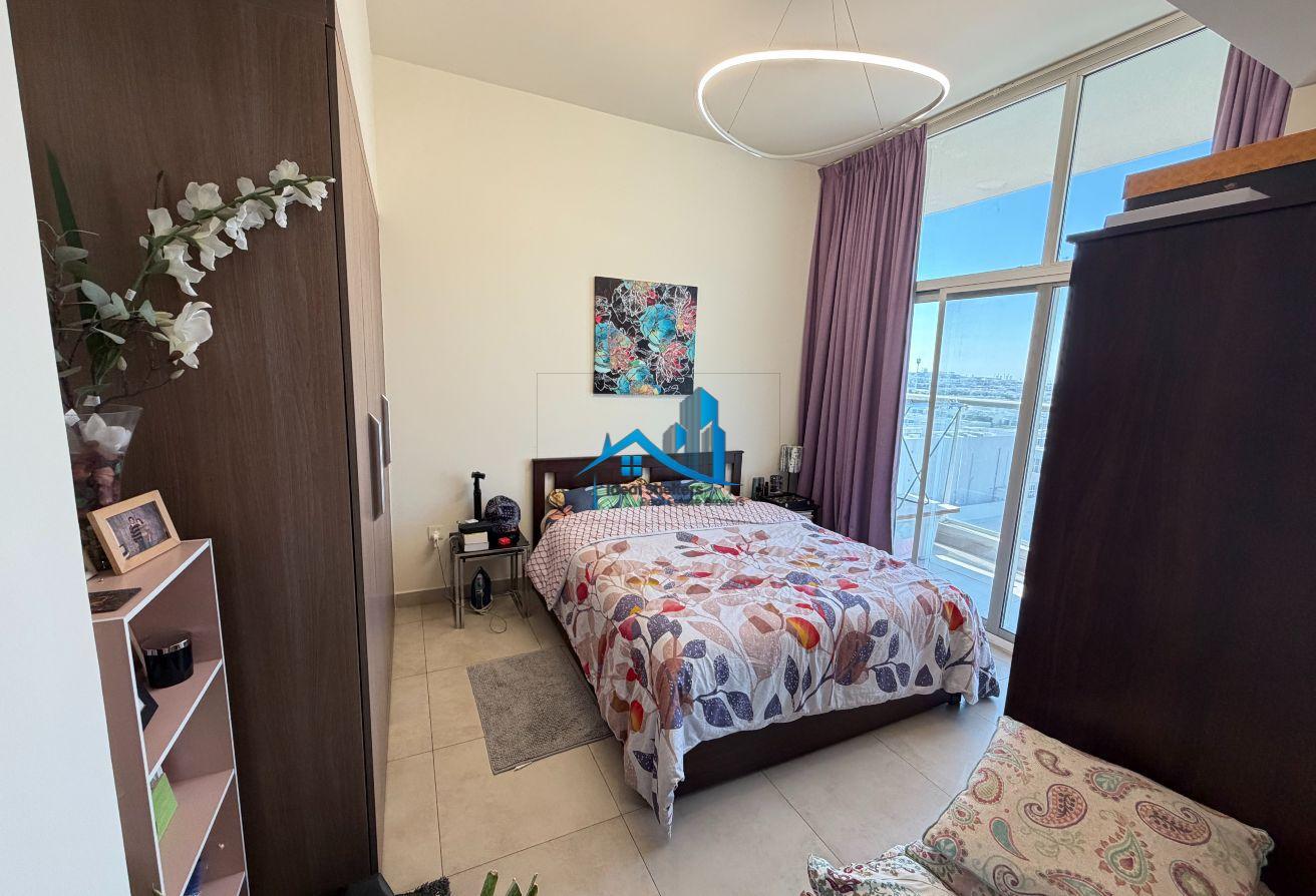 Bright & Spacious 2BR Corner Unit Spacious Layout photo 6