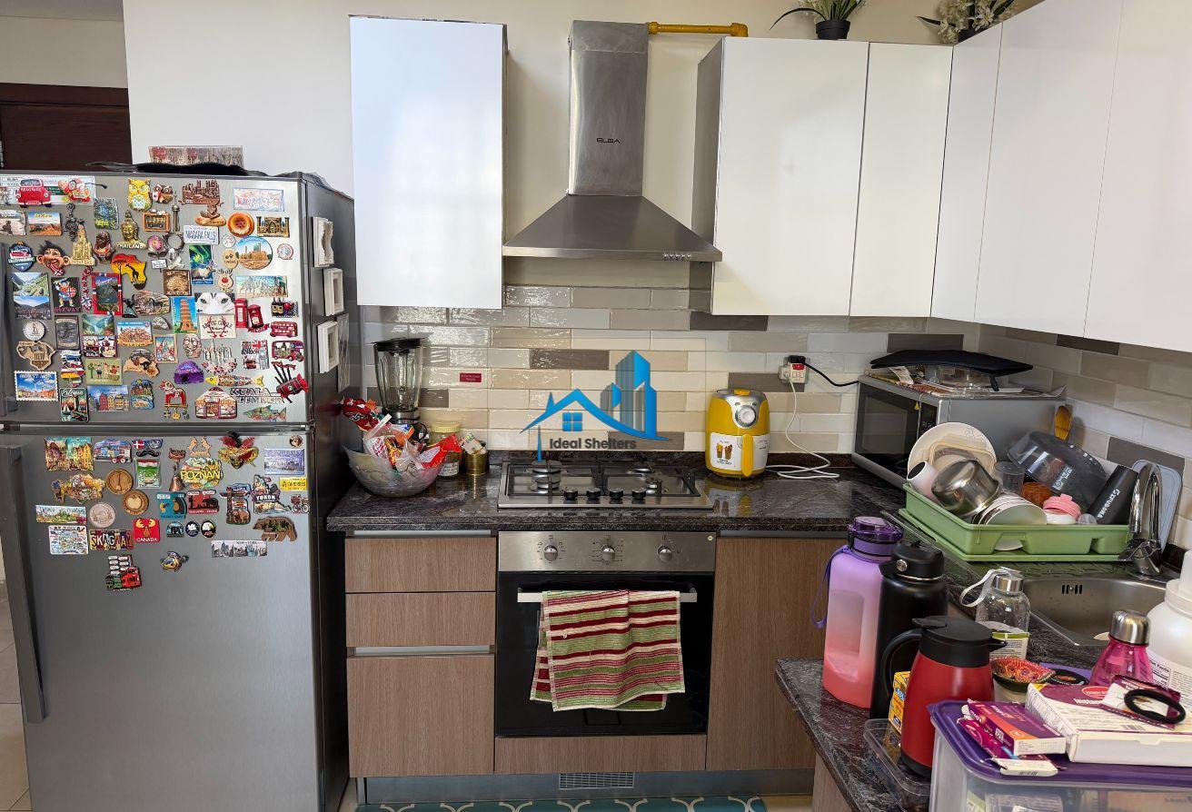 Bright & Spacious 2BR Corner Unit Spacious Layout photo 4