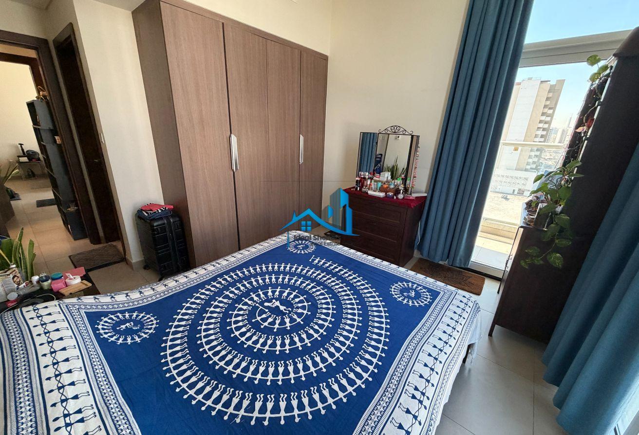 Bright & Spacious 2BR Corner Unit Spacious Layout photo 9