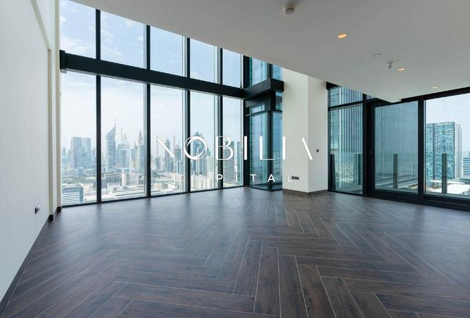 Skyline Duplex | Balcony | Luxury Address