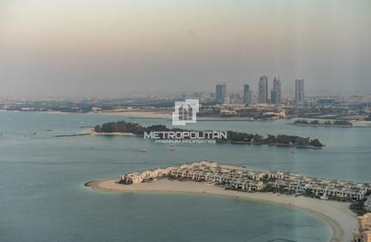 Apartment - 1 - 2 for rent in The Palm Tower - Palm Jumeirah - Dubai