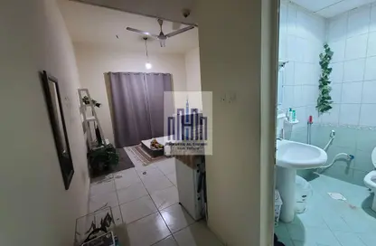 شقة - 1 حمام للايجار في طريق فاير ستاشن - مويلح - الشارقة