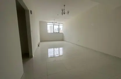 شقة - 2 غرف نوم - 3 حمامات للايجار في برج منازل 5 - شارع التعاون - التعاون - الشارقة