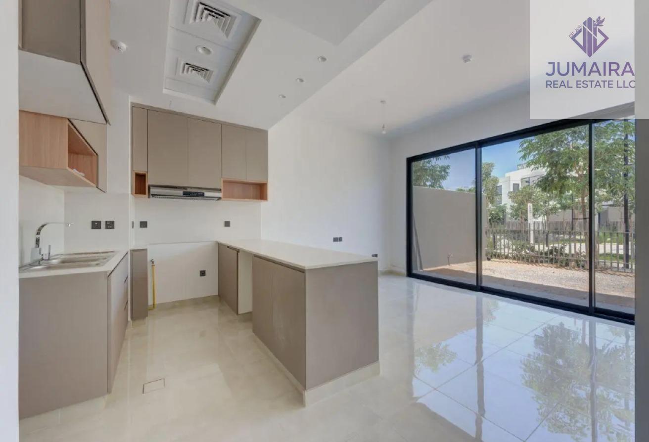 2 bedroom + Maids| Opp to beach | Falcon South