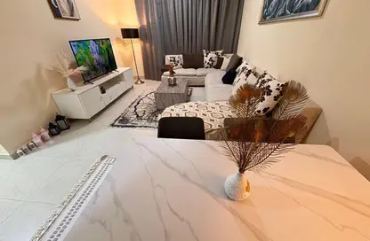 شقة - 2 غرف نوم - 2 حمامات للايجار في شارع التعاون - التعاون - الشارقة