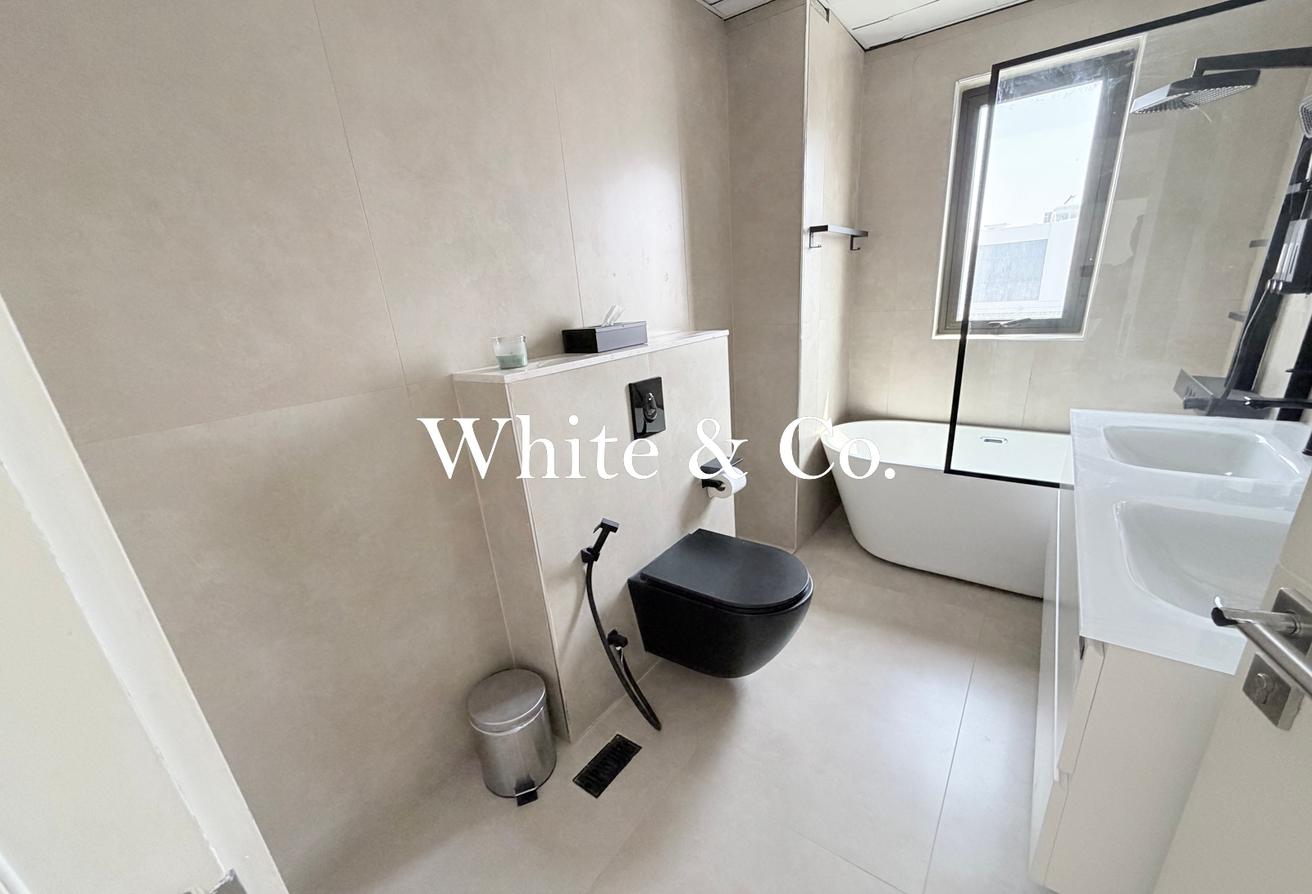 V3 Partly Furnished 6Bed| Next to mall photo 20