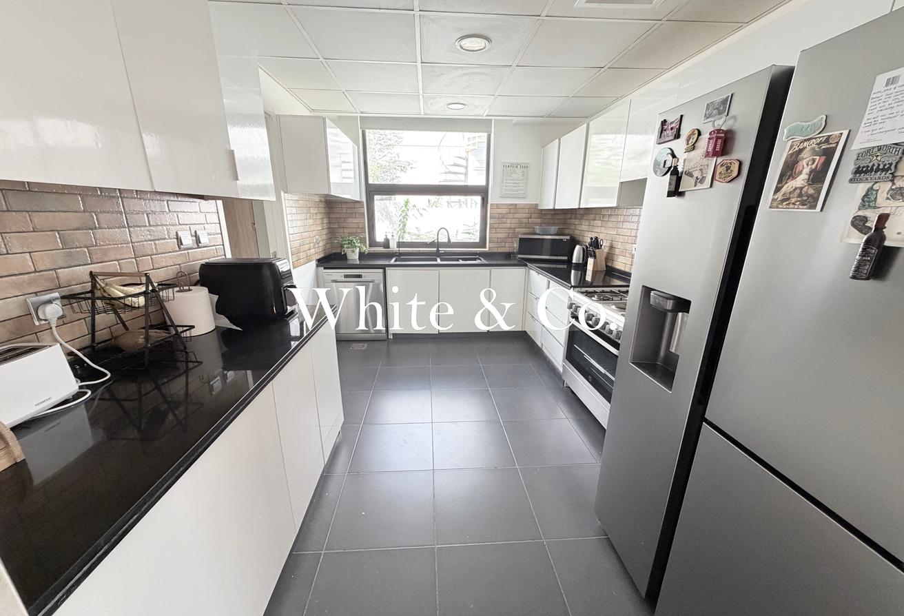 V3 Partly Furnished 6Bed| Next to mall photo 25