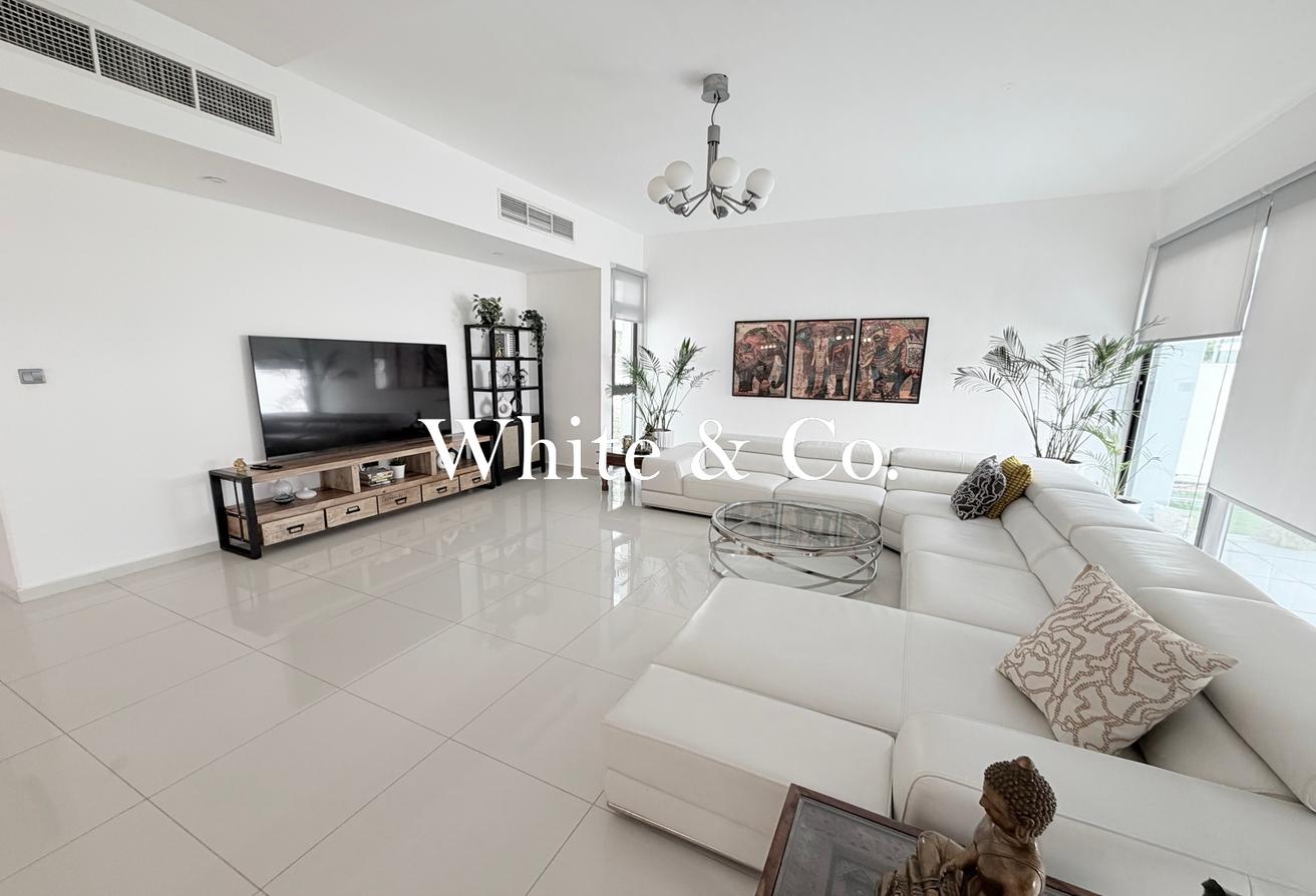V3 Partly Furnished 6Bed| Next to mall photo 4