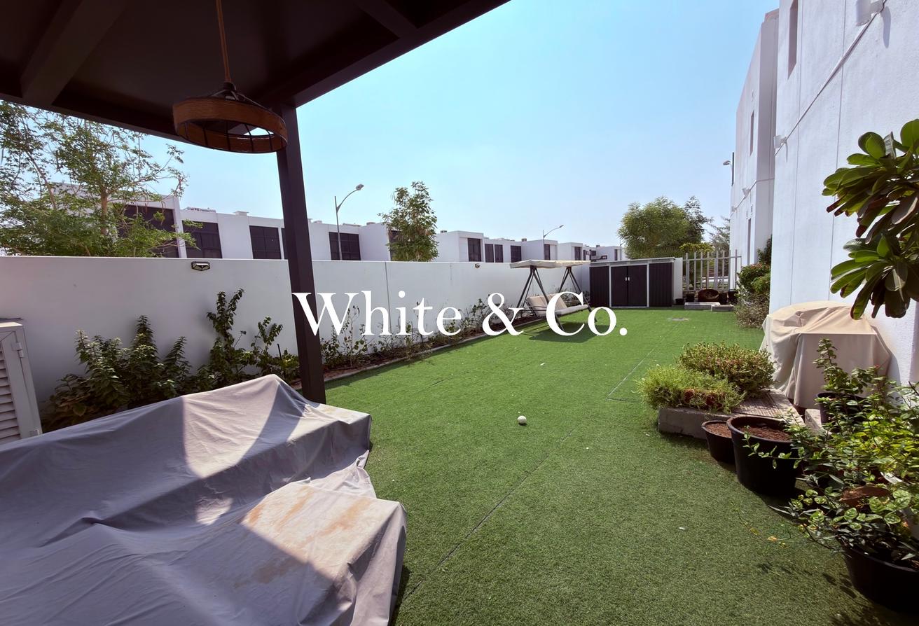 V3 Partly Furnished 6Bed| Next to mall photo 12