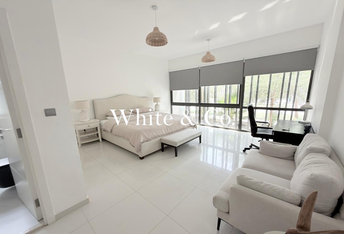 V3 Partly Furnished 6Bed| Next to mall photo 9