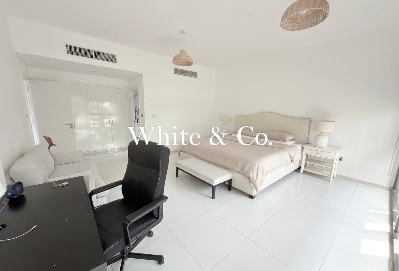 V3 Partly Furnished 6Bed| Next to mall photo 6