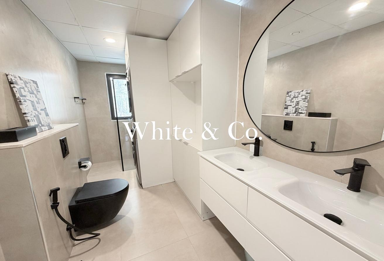 V3 Partly Furnished 6Bed| Next to mall photo 11