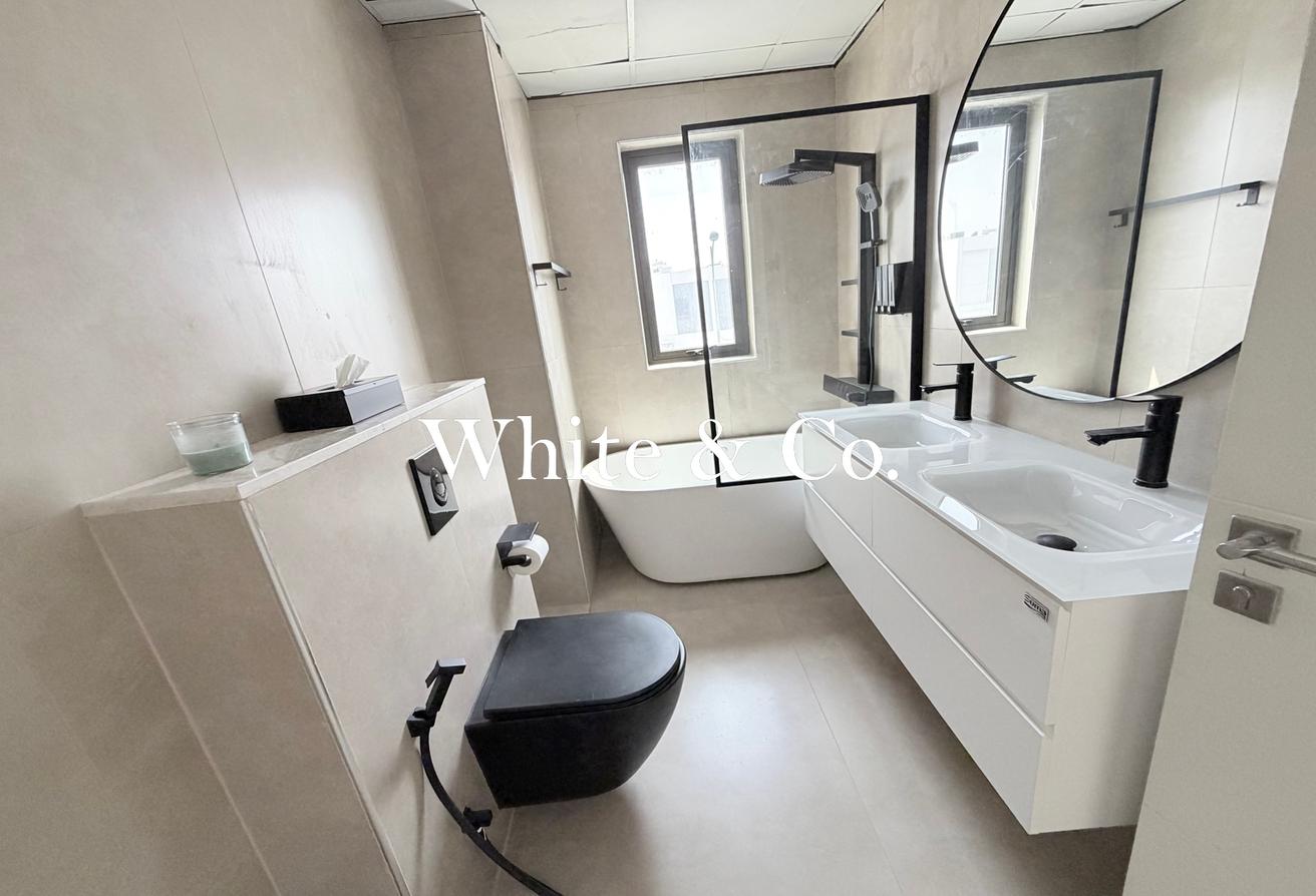 V3 Partly Furnished 6Bed| Next to mall photo 19