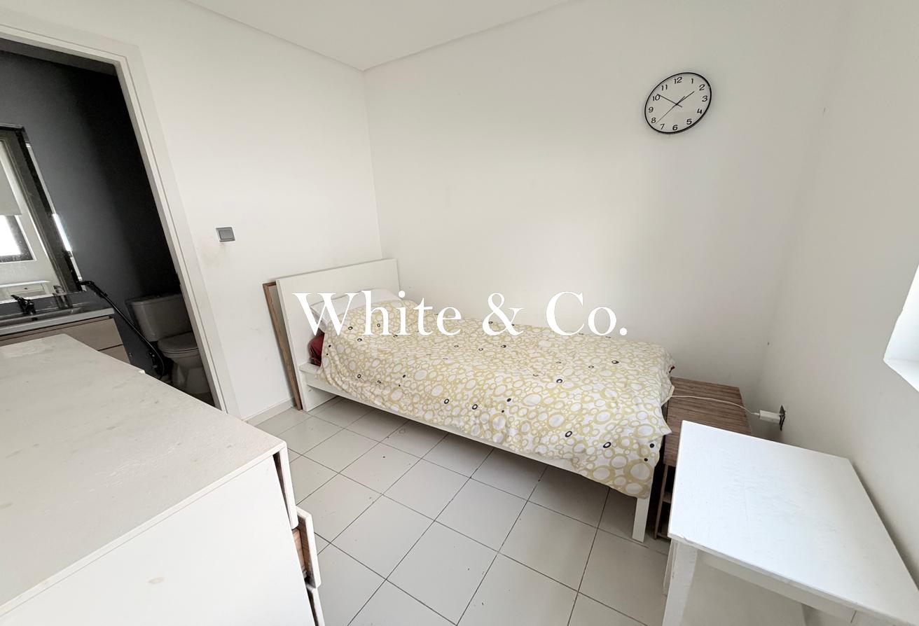 V3 Partly Furnished 6Bed| Next to mall photo 23
