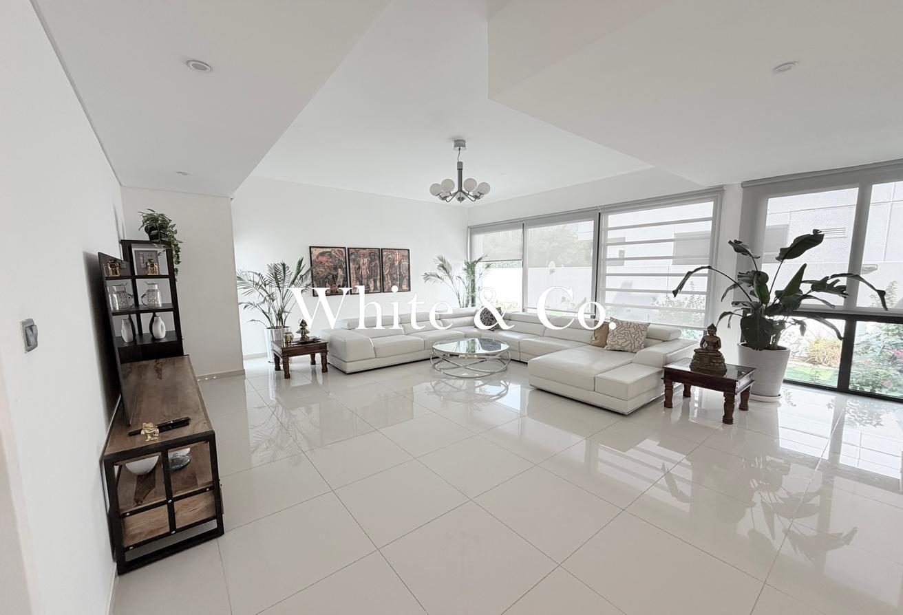 V3 Partly Furnished 6Bed| Next to mall photo 5