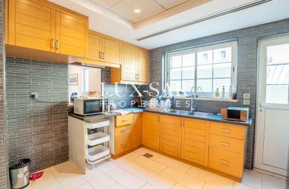 Villa - 4 Bedrooms - 5 Bathrooms for rent in District 8 - Jumeirah Park - Dubai