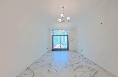 شقة - غرفة نوم - 2 حمامات للايجار في ارت اكس اي في - الخليج التجاري - دبي