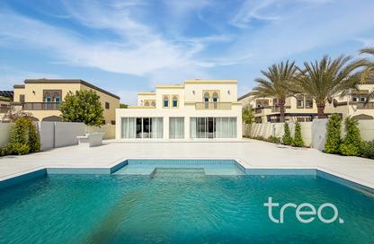 Villa - 5 Bedrooms - 6 Bathrooms for rent in District 1 - Jumeirah Park - Dubai