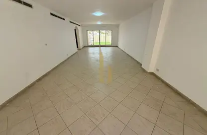 Villa - 4 Bedrooms - 4 Bathrooms for rent in Jumeirah 1 Villas - Jumeirah 1 - Jumeirah - Dubai
