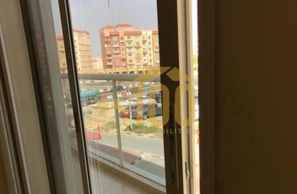 شقة - غرفة نوم - 2 حمامات للايجار في II جلوبال جرين فيو - منطقة مركز الأعمال - المدينة العالمية - دبي
