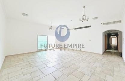Apartment - 2 Bedrooms - 4 Bathrooms for rent in Gulf Residence - Oud Metha - Bur Dubai - Dubai