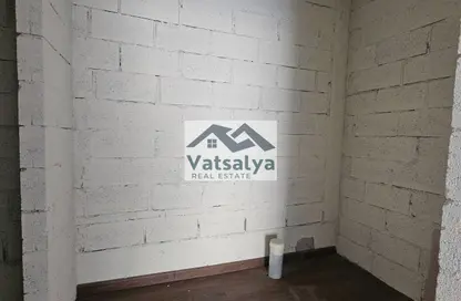 Retail - Studio for rent in Al Shafar Park Tower - Al Karama - Dubai