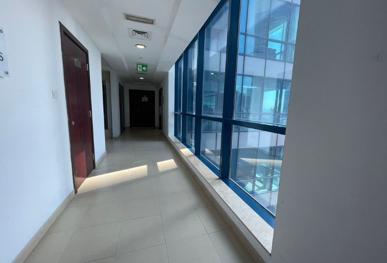 Studio office space in Jumeirah Bay X2, Jumeirah Lake Towers: 6