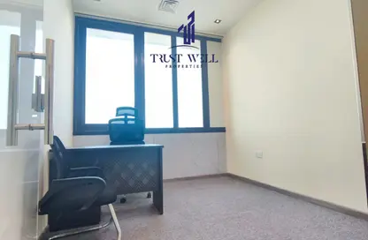 Business Centre - Studio - 4 Bathrooms for rent in Dar Al Salam Building - Corniche Road - Abu Dhabi