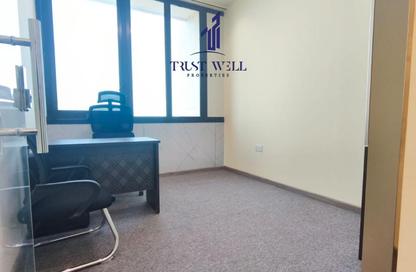 Business Centre - Studio - 4 Bathrooms for rent in Dar Al Salam Building - Corniche Road - Abu Dhabi