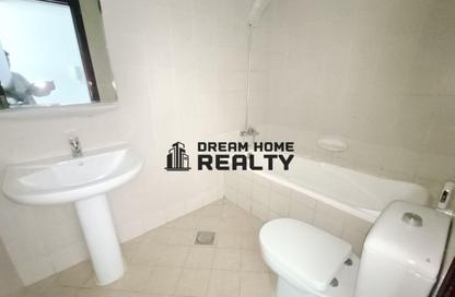 Apartment - Studio - 1 Bathroom for rent in Al Khan - Sharjah