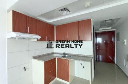 Apartment - Studio - 1 Bathroom for rent in Al Khan - Sharjah