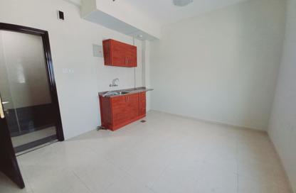 Apartment - Studio - 1 for rent in Fire Station Road - Muwaileh - Sharjah