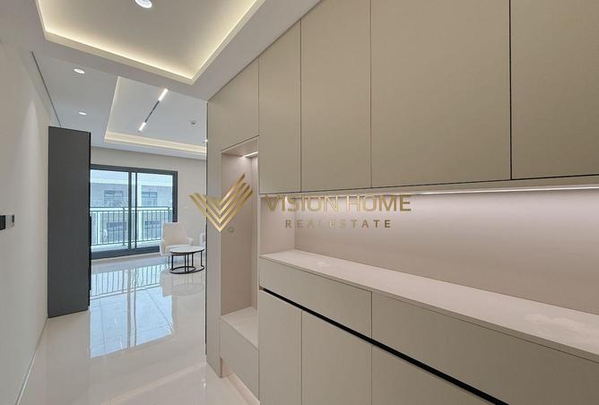 FULLY FURNISHED | BRAND NEW | HIGH FLOOR photo 3