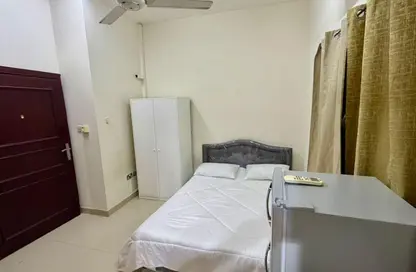Apartment - Studio - 1 Bathroom for rent in Al Muteena - Deira - Dubai