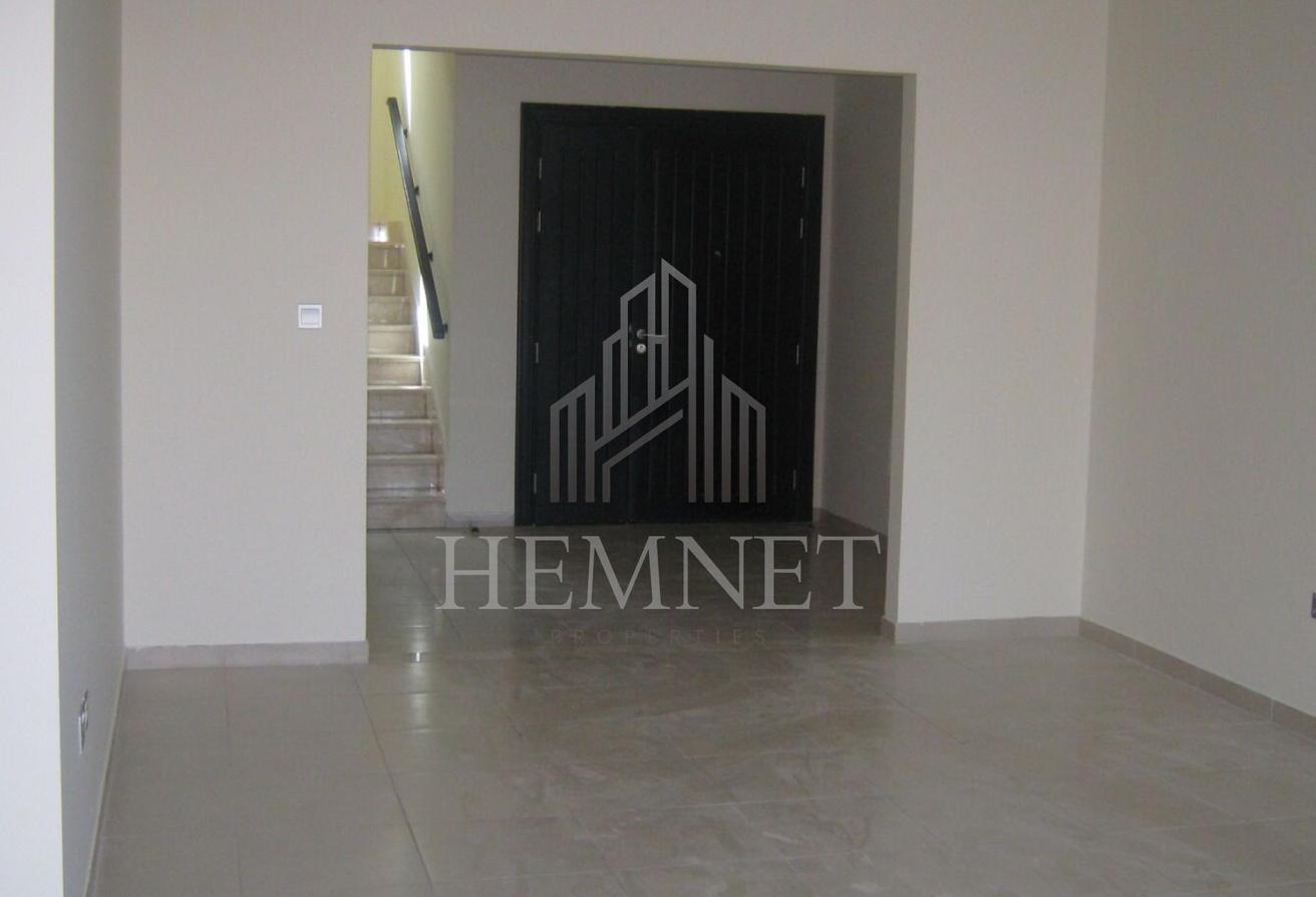 Corner Villa 3BR + Maid | Spacious Layout | Vacant photo 6