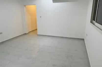 شقة - 2 غرف نوم - 3 حمامات للايجار في مدينة الفلاح - أبوظبي