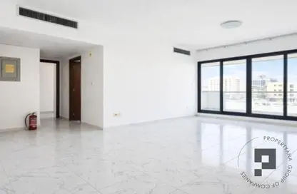 عمارة بالكامل - غرفة نوم - 2 حمامات للايجار في بناية الحضيبة - الضيافة - السطوة - دبي عمارة بالكامل - غرفة نوم - 2 حمامات للايجار في بناية الحضيبة - الضيافة - السطوة - دبي