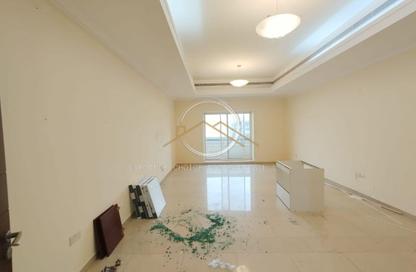 Apartment - 2 Bedrooms - 3 Bathrooms for rent in Karama 1 Building - Al Karama - Dubai