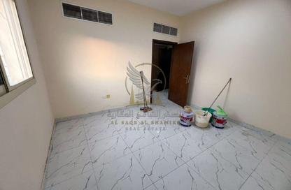 Apartment - 1 - 1 for rent in Al Qulayaa Building - Al Qulaya'ah - Al Sharq - Sharjah