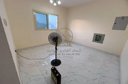 Apartment - 1 Bedroom - 1 Bathroom for rent in Al Qulayaa Building - Al Qulaya'ah - Al Sharq - Sharjah