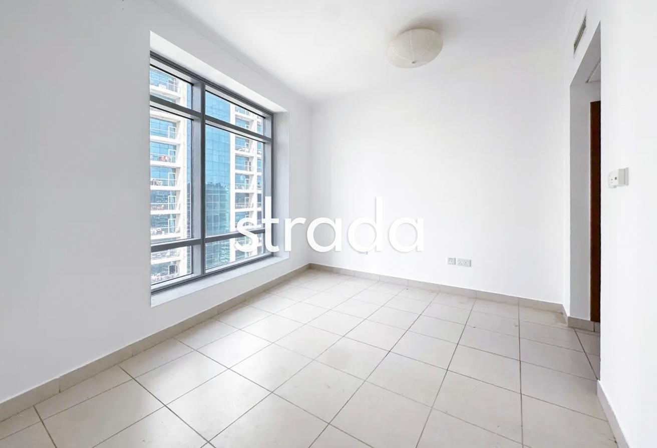 Spacious | Downtown Views | Mid floor photo 10