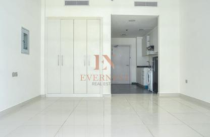 Apartment - Studio - 1 Bathroom for sale in Golf Panorama B - Golf Panorama - Golf Town - Damac Hills - Dubai Apartment - Studio - 1 Bathroom for sale in Golf Panorama B - Golf Panorama - Golf Town - Damac Hills - Dubai