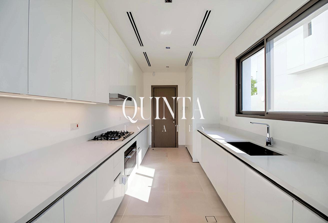 Luxury Villa | Spacious | Ready to Move photo 6