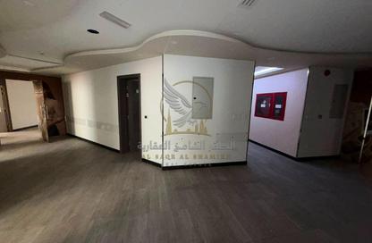 Full Floor - Studio - 5 for rent in Al Majaz 1 - Al Majaz - Sharjah