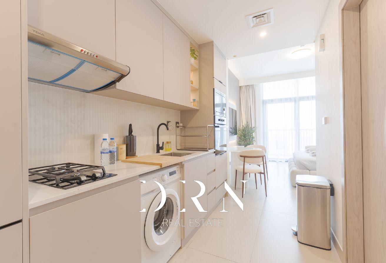 Elegant Studio | Upgraded | Furnished | Vacant photo 17